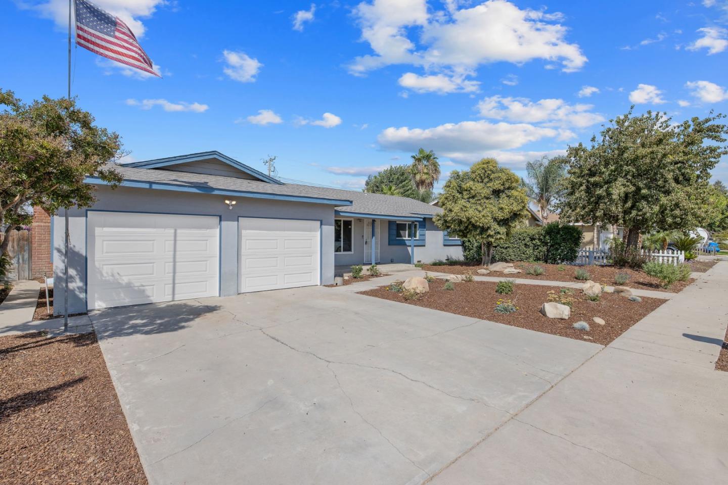 Detail Gallery Image 2 of 31 For 384 E Gail Ave, Tulare,  CA 93274 - 3 Beds | 2 Baths