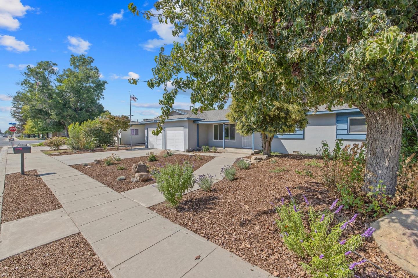 Detail Gallery Image 3 of 31 For 384 E Gail Ave, Tulare,  CA 93274 - 3 Beds | 2 Baths