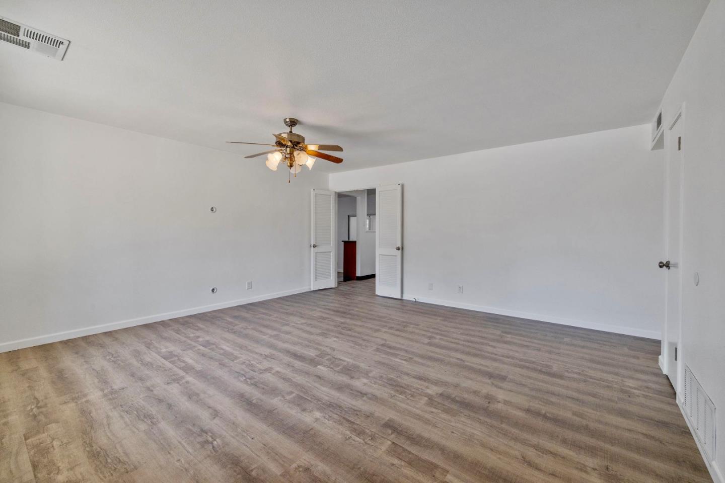 Detail Gallery Image 6 of 31 For 384 E Gail Ave, Tulare,  CA 93274 - 3 Beds | 2 Baths