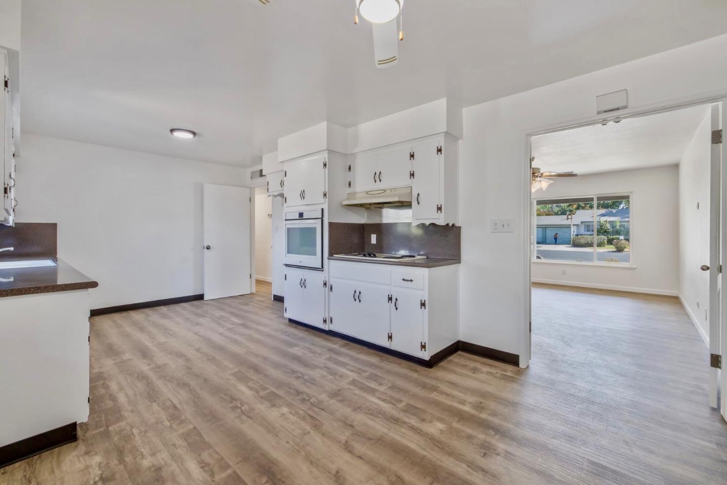 Detail Gallery Image 9 of 31 For 384 E Gail Ave, Tulare,  CA 93274 - 3 Beds | 2 Baths