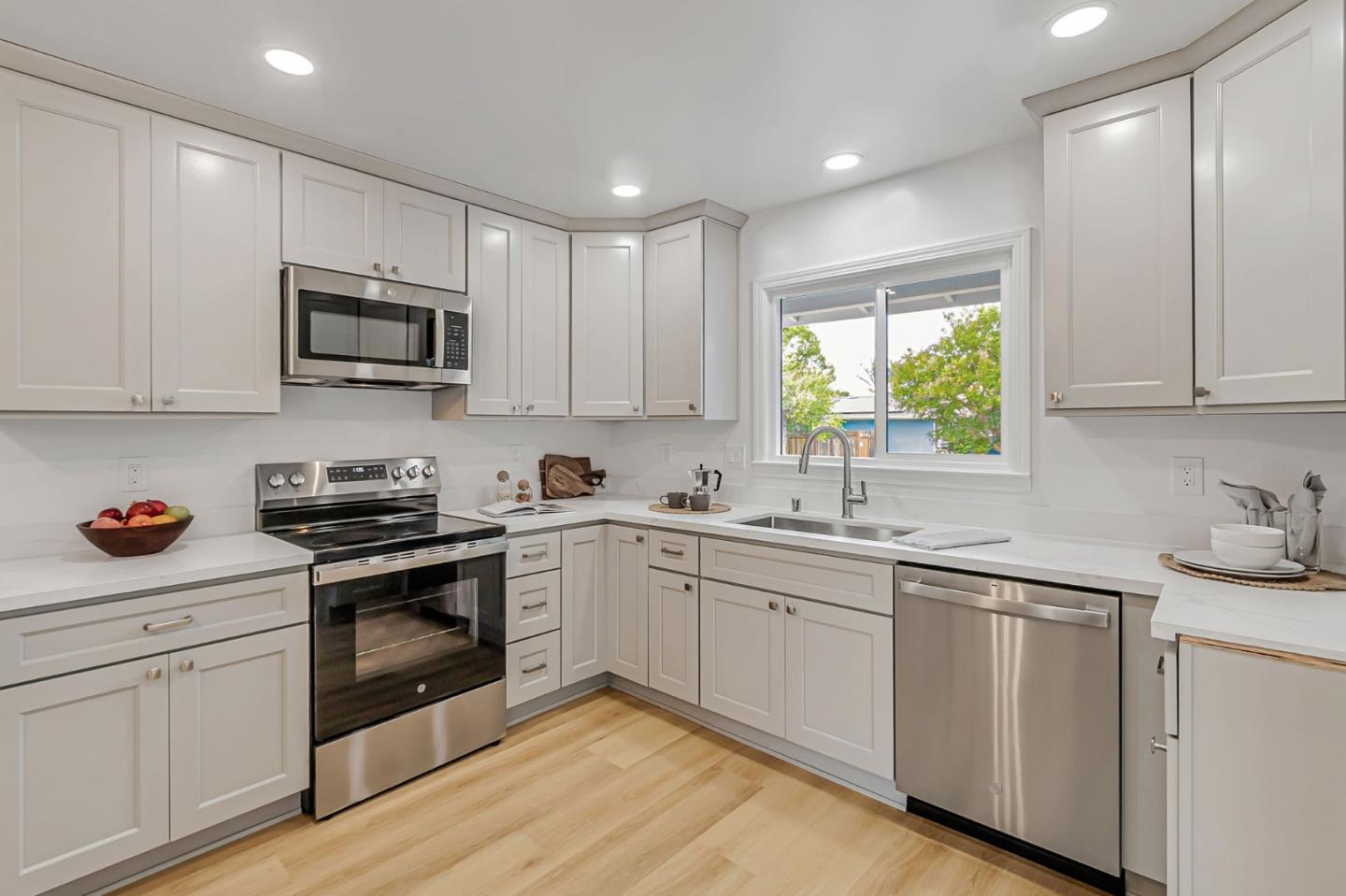Detail Gallery Image 9 of 32 For 1886 Bernice Way, San Jose,  CA 95124 - 3 Beds | 2 Baths