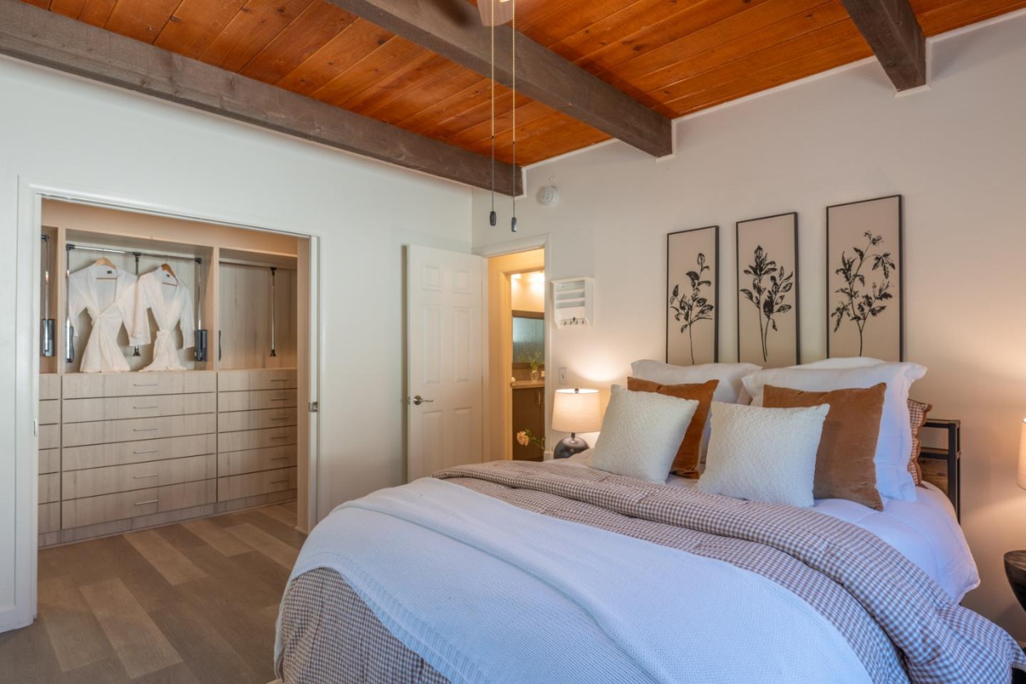 Detail Gallery Image 13 of 32 For 17900 Cachagua Rd, Carmel Valley,  CA 93924 - 2 Beds | 1 Baths