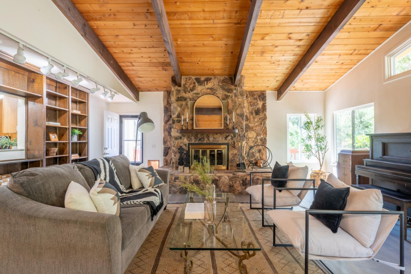 Detail Gallery Image 9 of 32 For 17900 Cachagua Rd, Carmel Valley,  CA 93924 - 2 Beds | 1 Baths