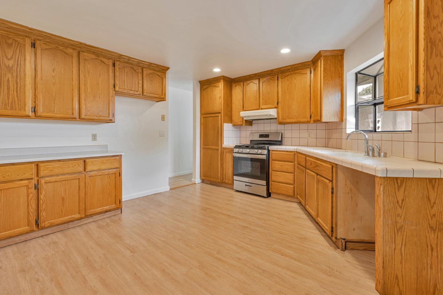 Detail Gallery Image 8 of 36 For 255 Fanyon St, Milpitas,  CA 95035 - – Beds | – Baths