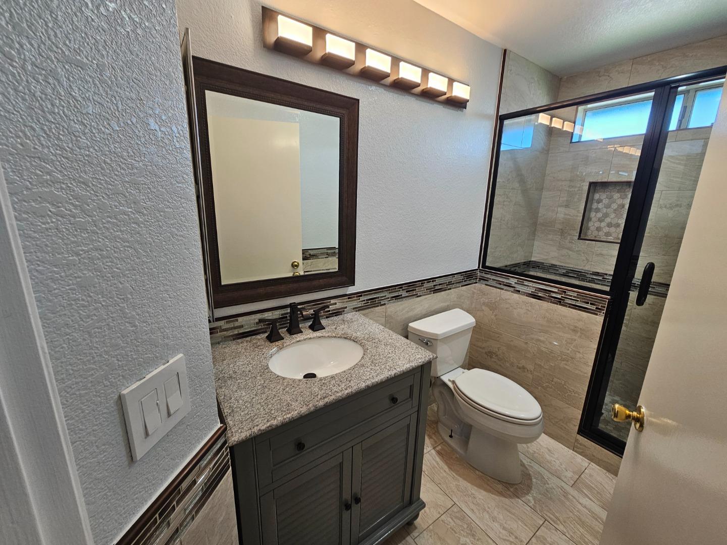 Detail Gallery Image 10 of 21 For 1990 Harvest Landing Ct, Tracy,  CA 95376 - 4 Beds | 3 Baths