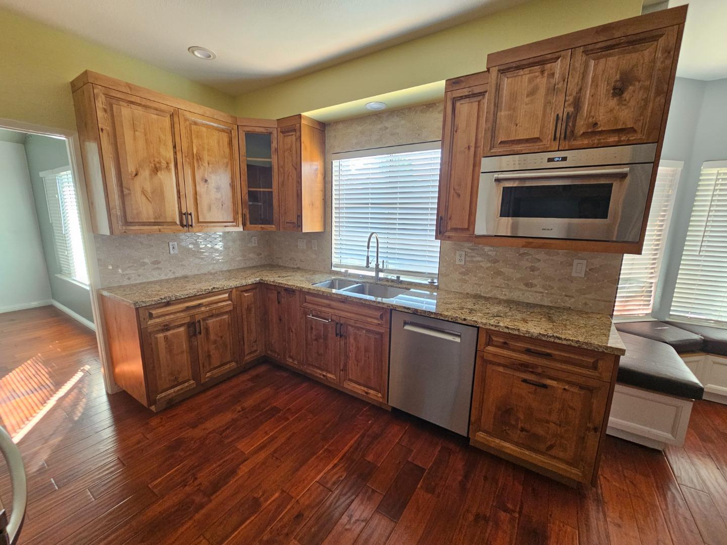 Detail Gallery Image 14 of 21 For 1990 Harvest Landing Ct, Tracy,  CA 95376 - 4 Beds | 3 Baths