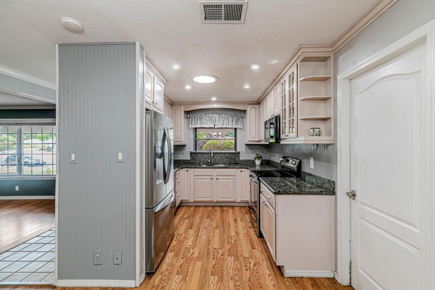 Detail Gallery Image 15 of 66 For 5870 Cabral Ave, San Jose,  CA 95123 - 3 Beds | 2 Baths