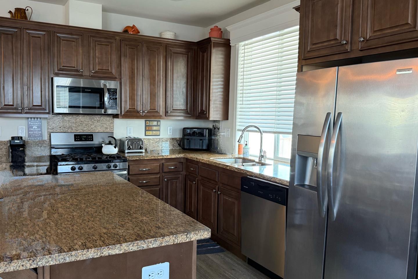 Detail Gallery Image 4 of 11 For 1200 W Winton Ave #119,  Hayward,  CA 94545 - 2 Beds | 2 Baths