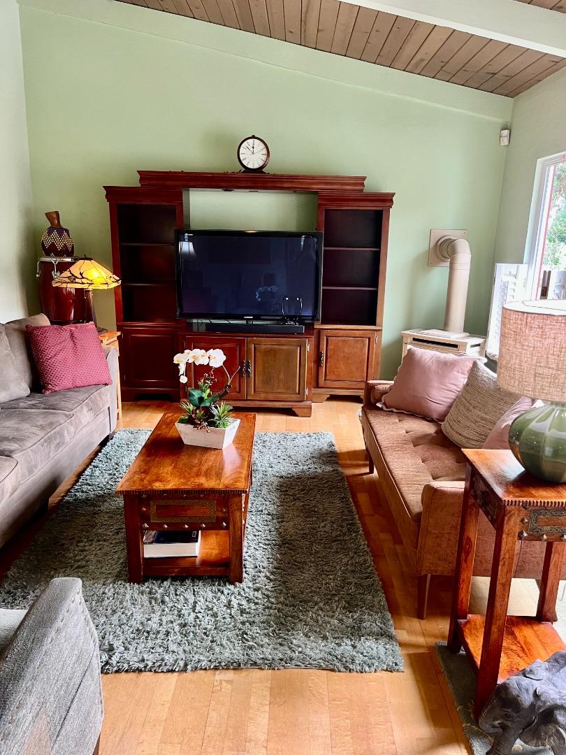 Detail Gallery Image 3 of 29 For 517 Sumner Ave, Aptos,  CA 95003 - 2 Beds | 2 Baths