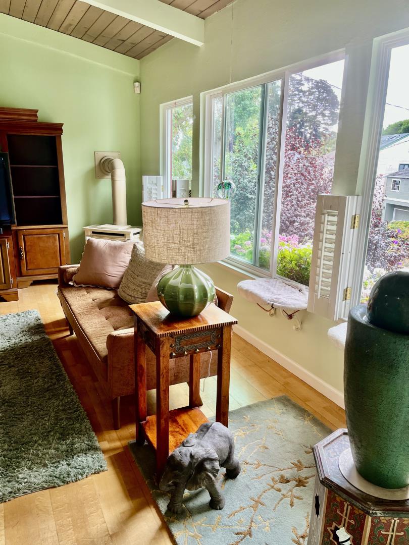 Detail Gallery Image 4 of 29 For 517 Sumner Ave, Aptos,  CA 95003 - 2 Beds | 2 Baths