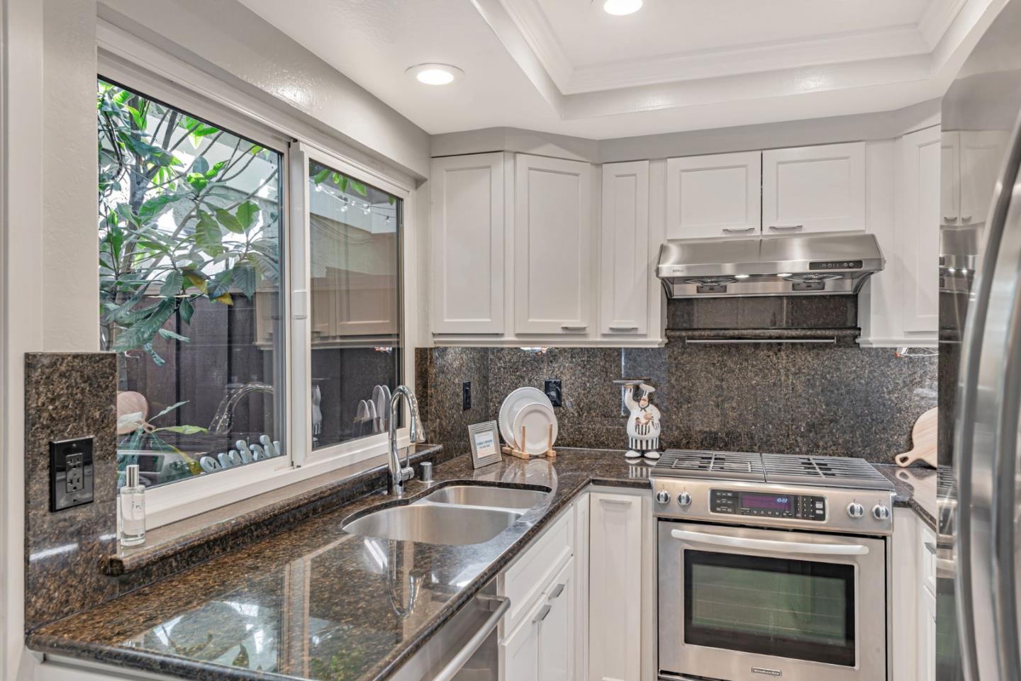 Detail Gallery Image 5 of 34 For 2029 Los Gatos Almaden Rd, San Jose,  CA 95124 - 3 Beds | 2/1 Baths