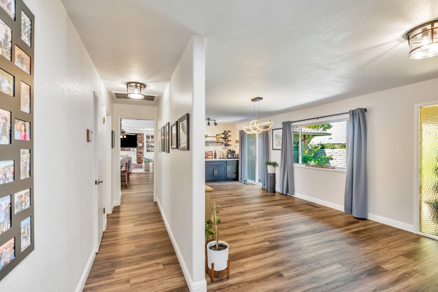 Detail Gallery Image 10 of 69 For 1231 La Mirada Dr, Salinas,  CA 93901 - 4 Beds | 2/1 Baths