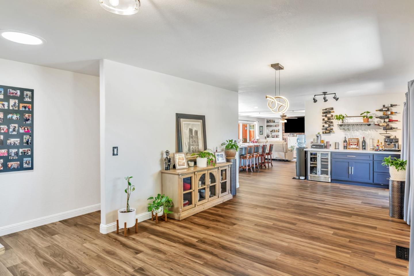 Detail Gallery Image 13 of 69 For 1231 La Mirada Dr, Salinas,  CA 93901 - 4 Beds | 2/1 Baths