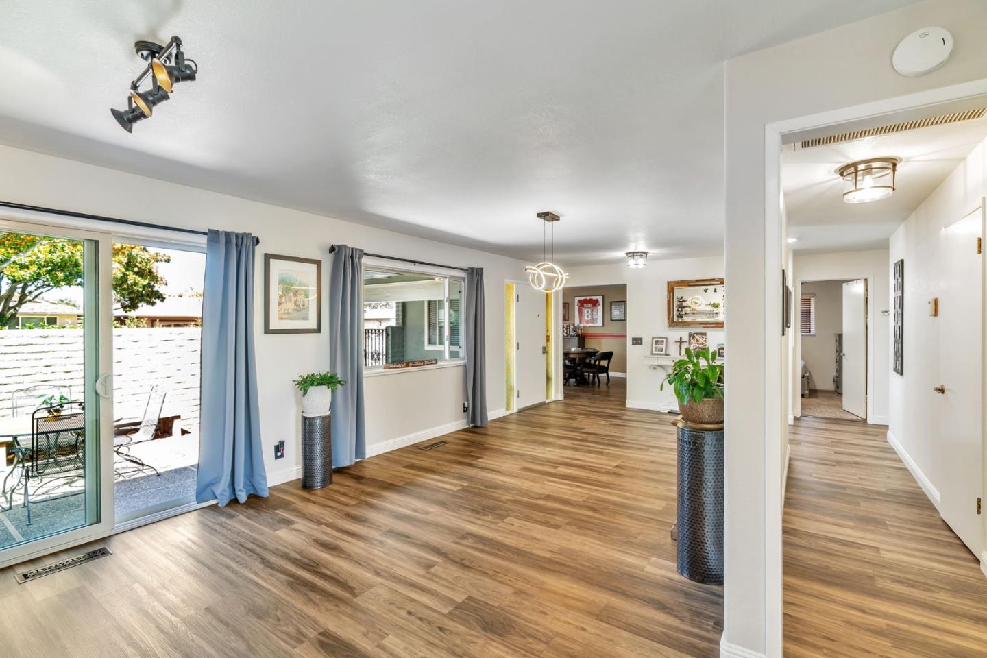 Detail Gallery Image 15 of 69 For 1231 La Mirada Dr, Salinas,  CA 93901 - 4 Beds | 2/1 Baths