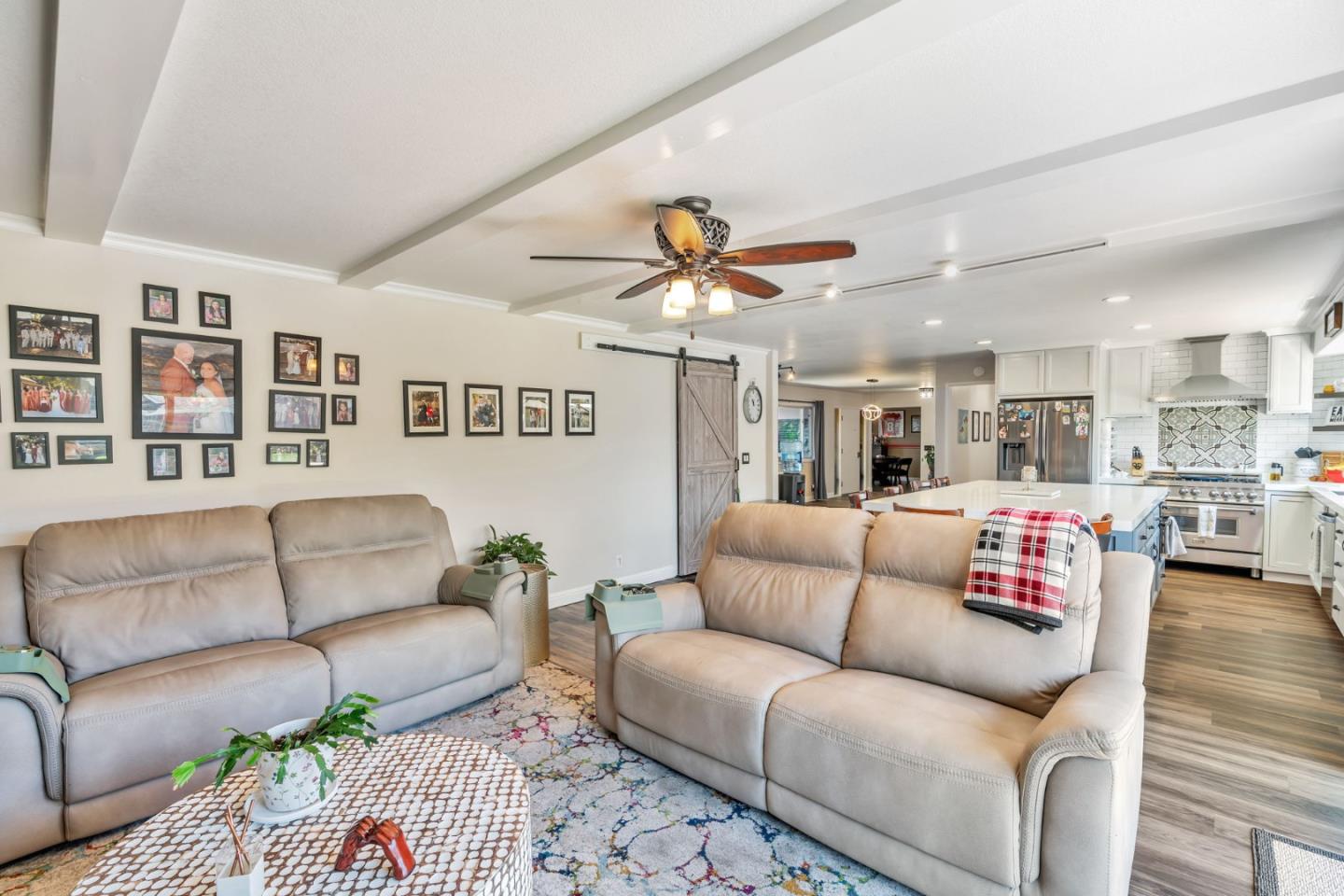 Detail Gallery Image 17 of 69 For 1231 La Mirada Dr, Salinas,  CA 93901 - 4 Beds | 2/1 Baths