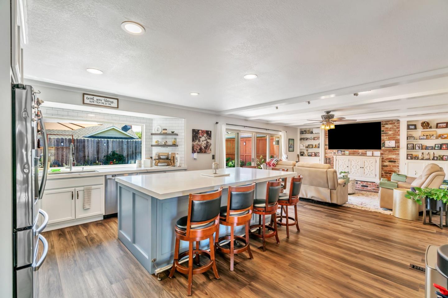 Detail Gallery Image 19 of 69 For 1231 La Mirada Dr, Salinas,  CA 93901 - 4 Beds | 2/1 Baths