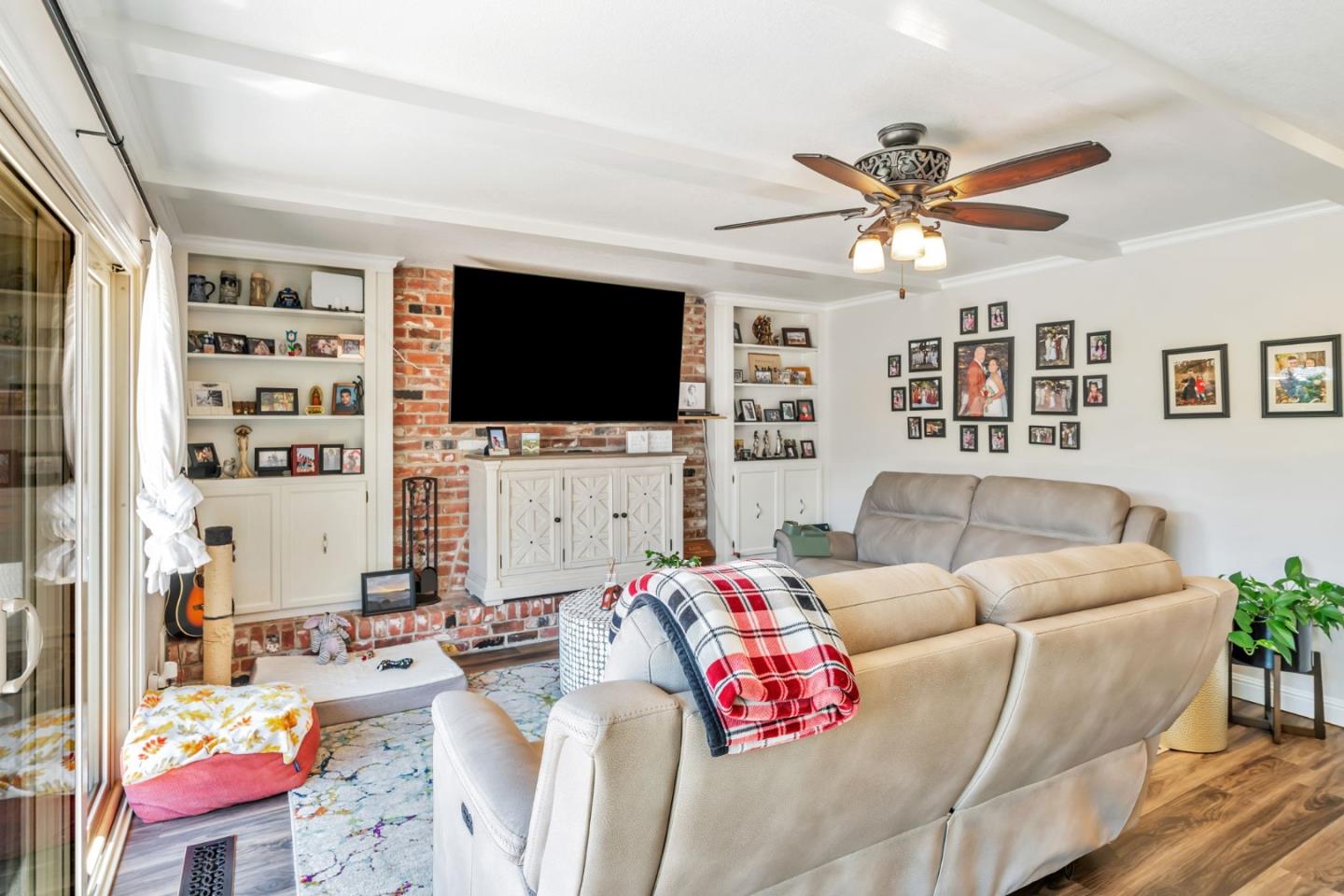 Detail Gallery Image 21 of 69 For 1231 La Mirada Dr, Salinas,  CA 93901 - 4 Beds | 2/1 Baths