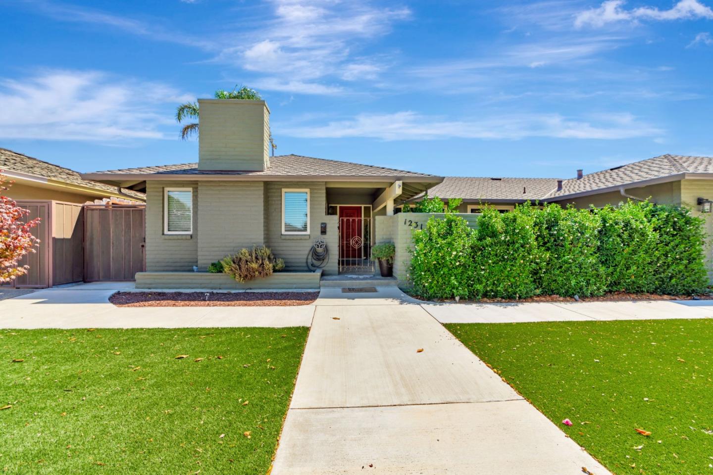 Detail Gallery Image 4 of 69 For 1231 La Mirada Dr, Salinas,  CA 93901 - 4 Beds | 2/1 Baths