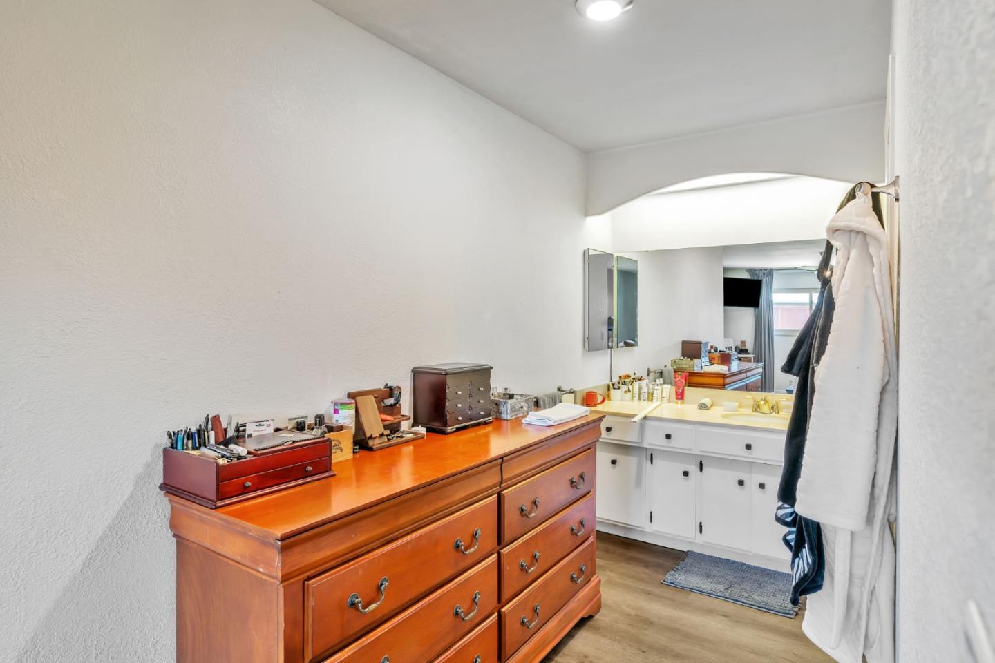 Detail Gallery Image 48 of 69 For 1231 La Mirada Dr, Salinas,  CA 93901 - 4 Beds | 2/1 Baths