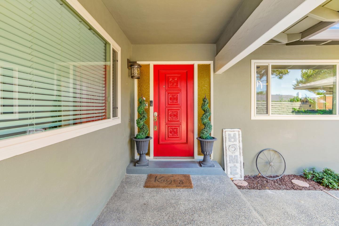 Detail Gallery Image 5 of 69 For 1231 La Mirada Dr, Salinas,  CA 93901 - 4 Beds | 2/1 Baths