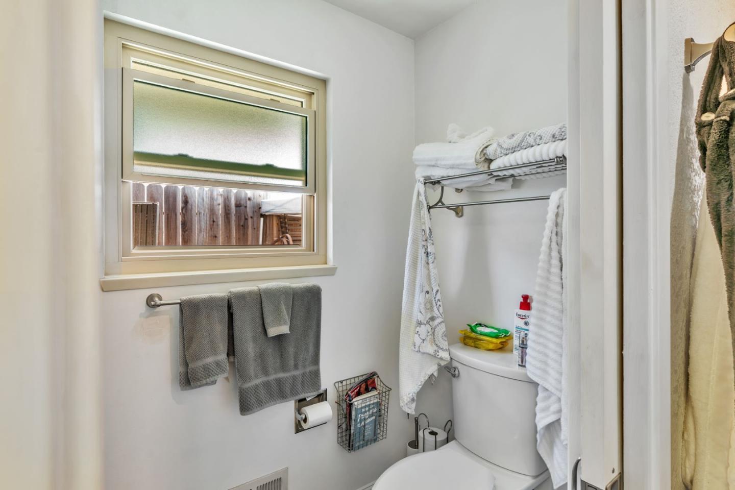 Detail Gallery Image 50 of 69 For 1231 La Mirada Dr, Salinas,  CA 93901 - 4 Beds | 2/1 Baths