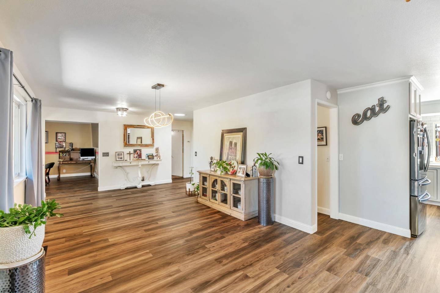 Detail Gallery Image 8 of 69 For 1231 La Mirada Dr, Salinas,  CA 93901 - 4 Beds | 2/1 Baths