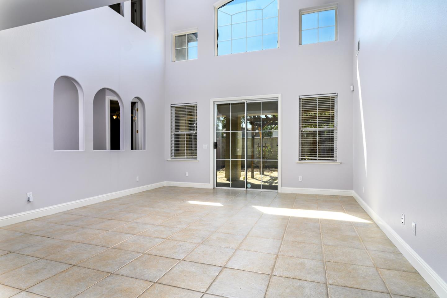 Detail Gallery Image 3 of 27 For 9639 N Willey Ct, Fresno,  CA 93720 - 5 Beds | 3 Baths