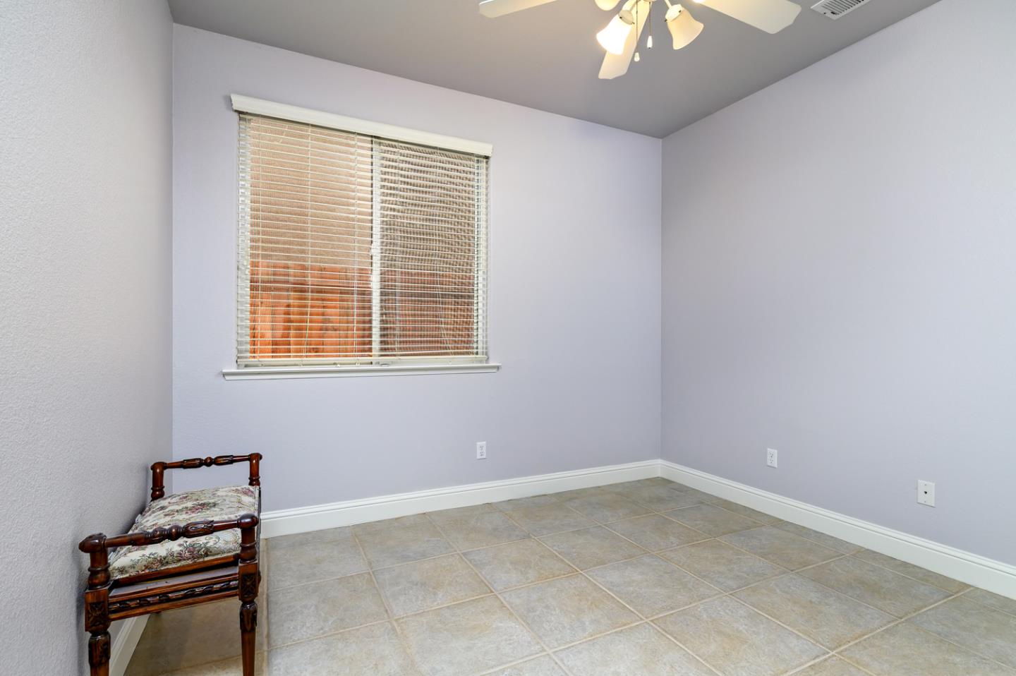 Detail Gallery Image 5 of 27 For 9639 N Willey Ct, Fresno,  CA 93720 - 5 Beds | 3 Baths