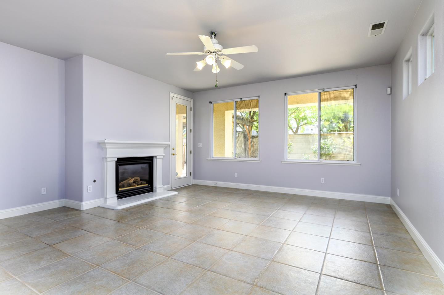 Detail Gallery Image 7 of 27 For 9639 N Willey Ct, Fresno,  CA 93720 - 5 Beds | 3 Baths