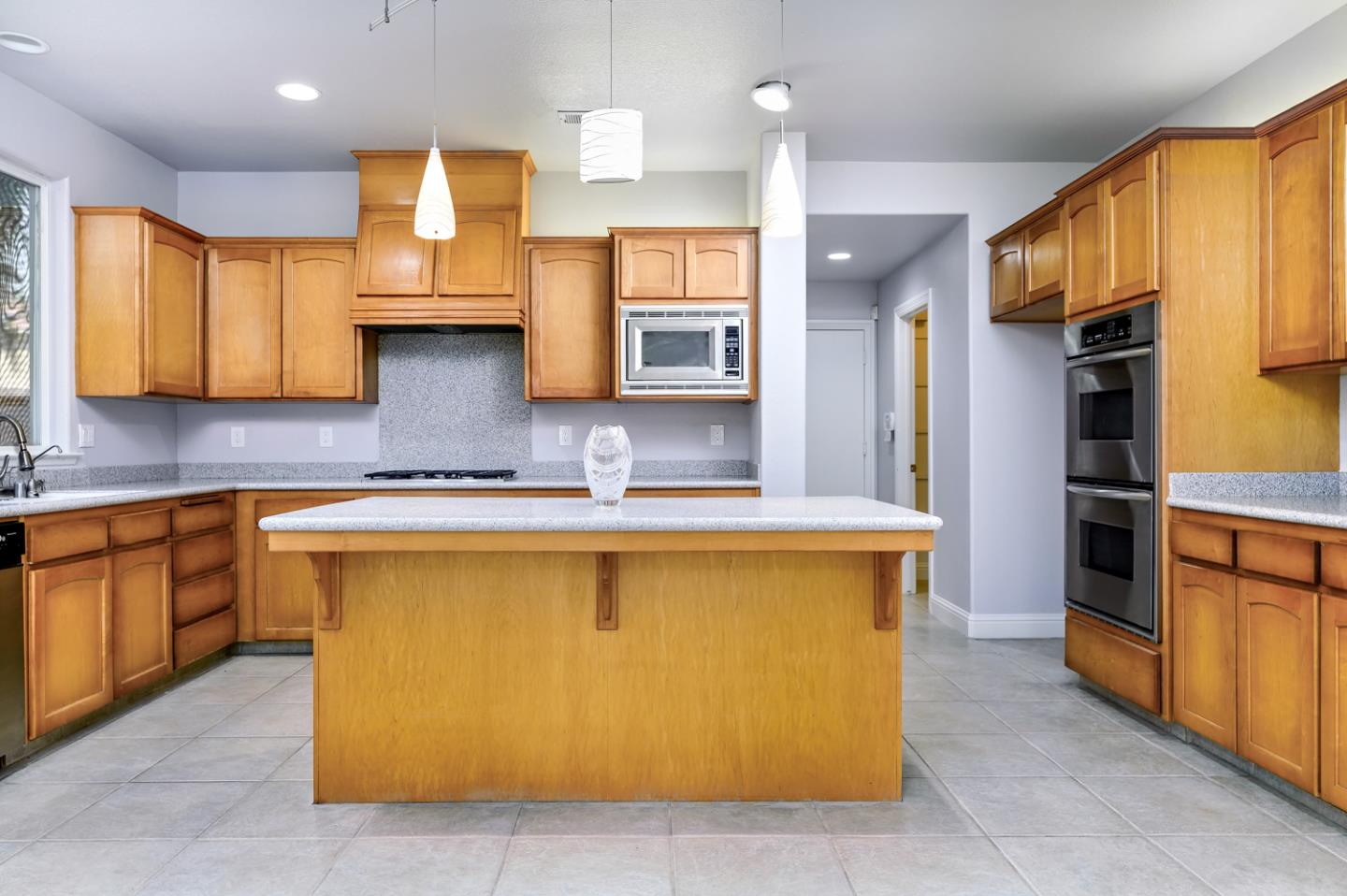 Detail Gallery Image 8 of 27 For 9639 N Willey Ct, Fresno,  CA 93720 - 5 Beds | 3 Baths