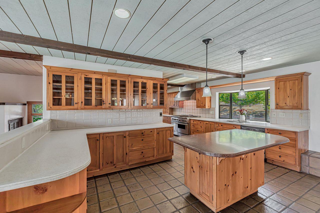 Detail Gallery Image 16 of 55 For 108 San Benancio Rd, Salinas,  CA 93908 - 3 Beds | 3 Baths