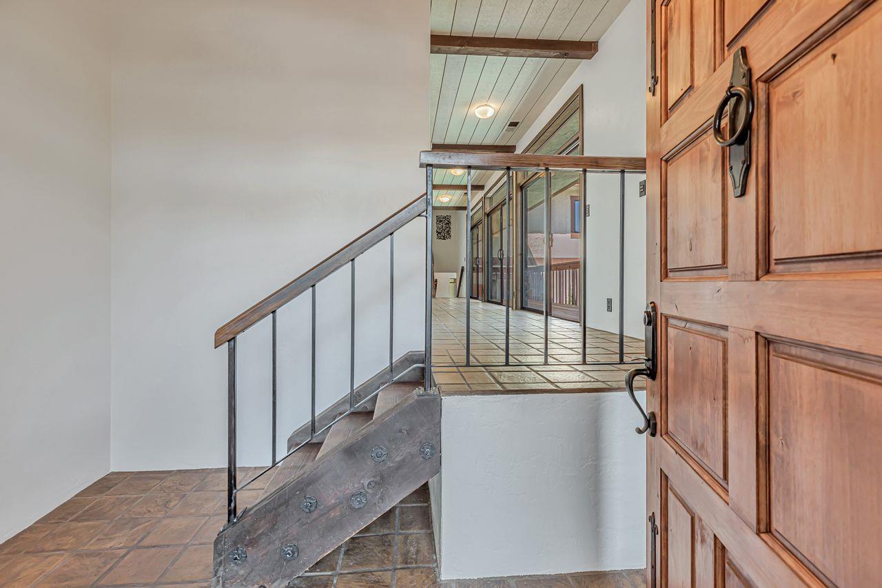 Detail Gallery Image 6 of 55 For 108 San Benancio Rd, Salinas,  CA 93908 - 3 Beds | 3 Baths