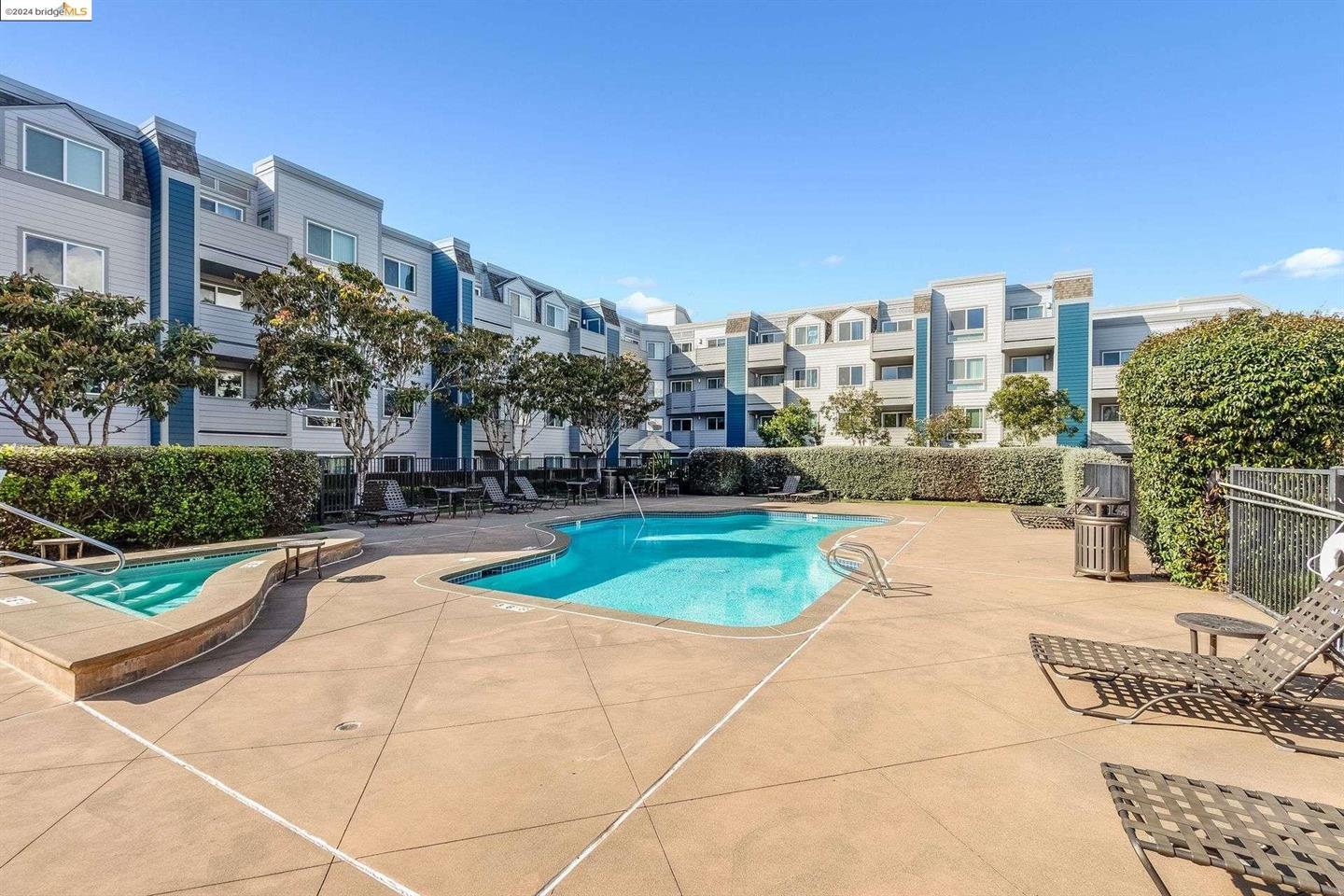 Detail Gallery Image 12 of 16 For 6400 Christie Ave #3220,  Emeryville,  CA 94608 - 1 Beds | 1 Baths