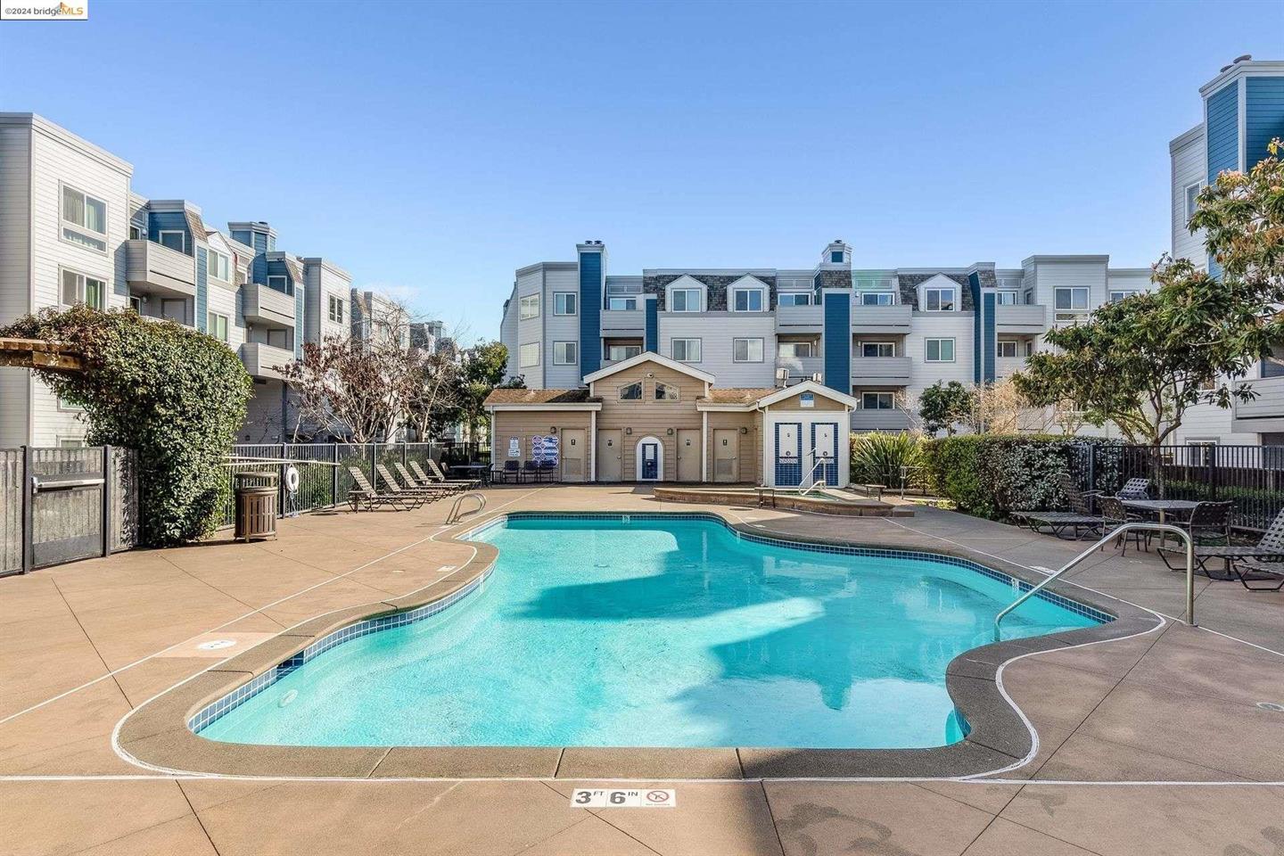 Detail Gallery Image 13 of 16 For 6400 Christie Ave #3220,  Emeryville,  CA 94608 - 1 Beds | 1 Baths