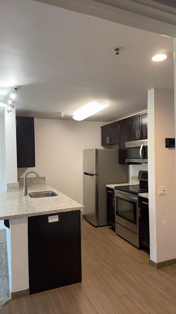 Detail Gallery Image 2 of 16 For 6400 Christie Ave #3220,  Emeryville,  CA 94608 - 1 Beds | 1 Baths