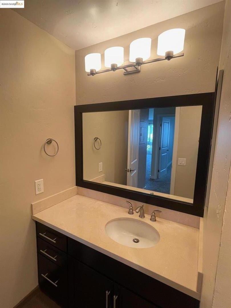 Detail Gallery Image 4 of 16 For 6400 Christie Ave #3220,  Emeryville,  CA 94608 - 1 Beds | 1 Baths