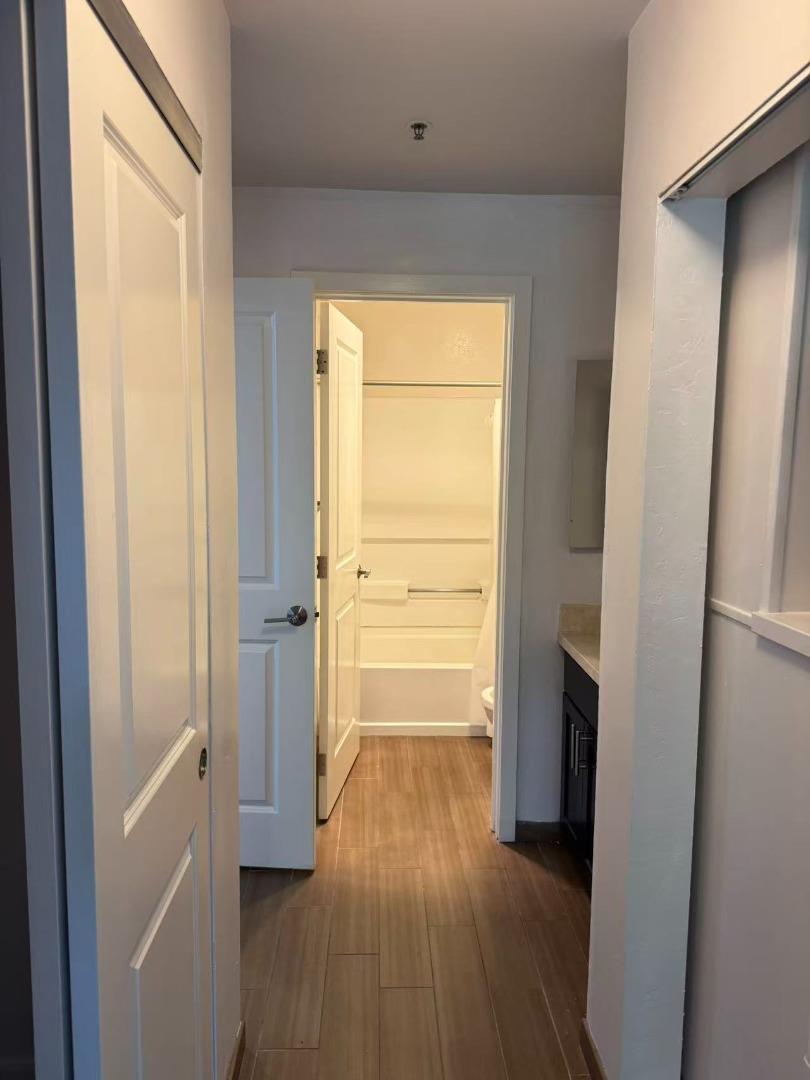 Detail Gallery Image 8 of 16 For 6400 Christie Ave #3220,  Emeryville,  CA 94608 - 1 Beds | 1 Baths