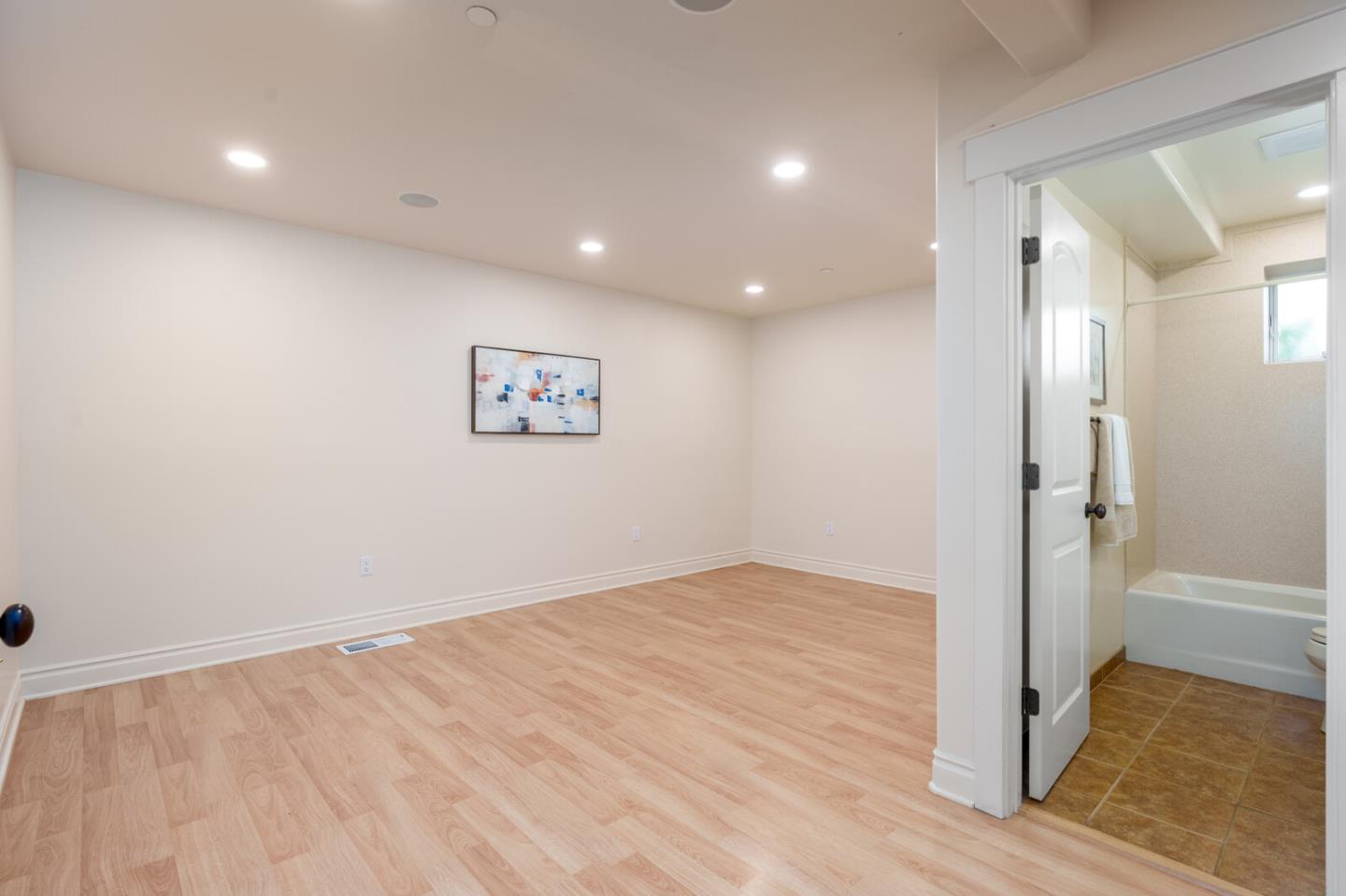 Detail Gallery Image 11 of 27 For 1207 Danmann Ave, Pacifica,  CA 94044 - 4 Beds | 4 Baths