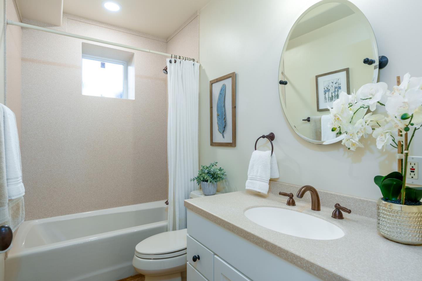 Detail Gallery Image 12 of 27 For 1207 Danmann Ave, Pacifica,  CA 94044 - 4 Beds | 4 Baths