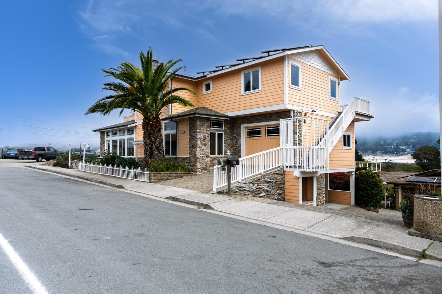 Detail Gallery Image 2 of 27 For 1207 Danmann Ave, Pacifica,  CA 94044 - 4 Beds | 4 Baths