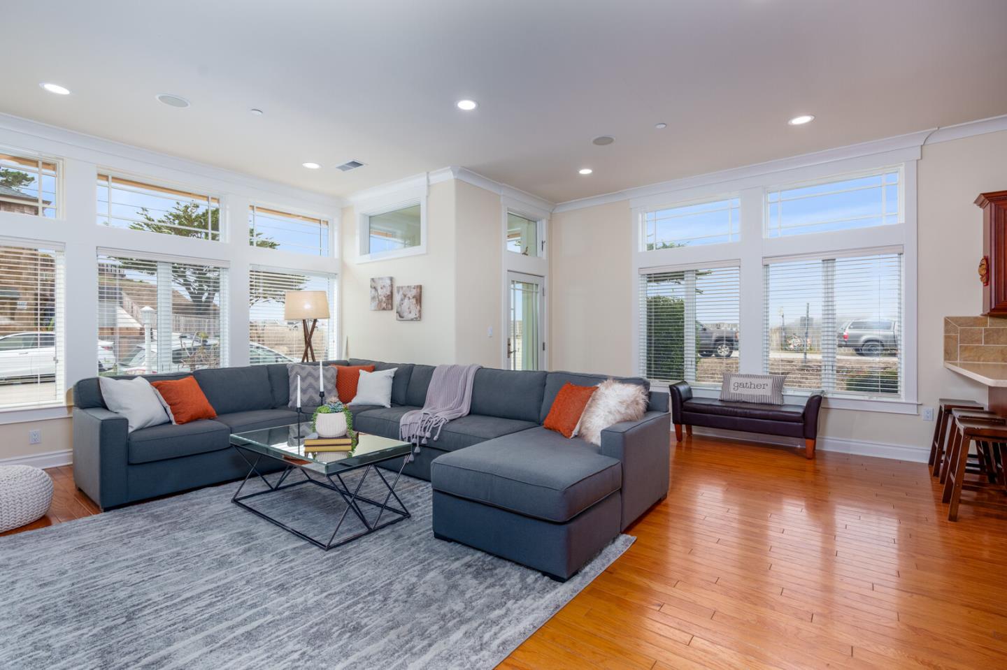 Detail Gallery Image 6 of 27 For 1207 Danmann Ave, Pacifica,  CA 94044 - 4 Beds | 4 Baths