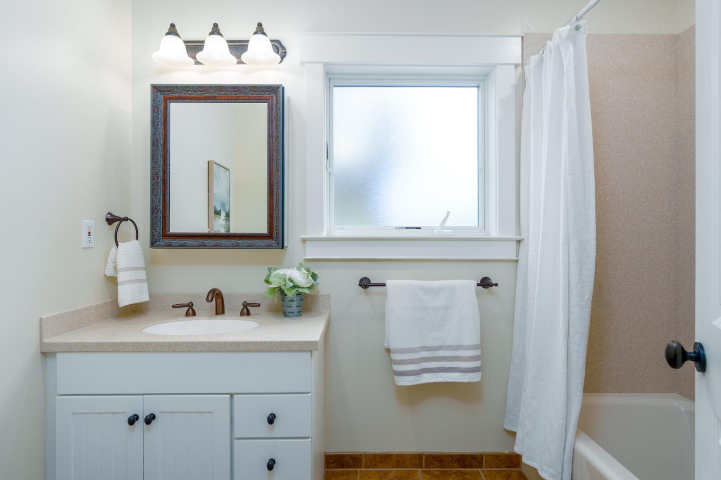 Detail Gallery Image 9 of 27 For 1207 Danmann Ave, Pacifica,  CA 94044 - 4 Beds | 4 Baths