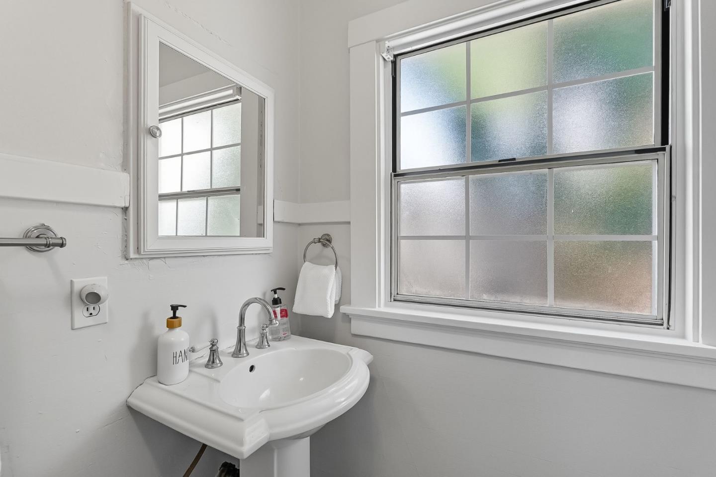 Detail Gallery Image 11 of 31 For 496 Autumn Ct, San Jose,  CA 95110 - 2 Beds | 1 Baths