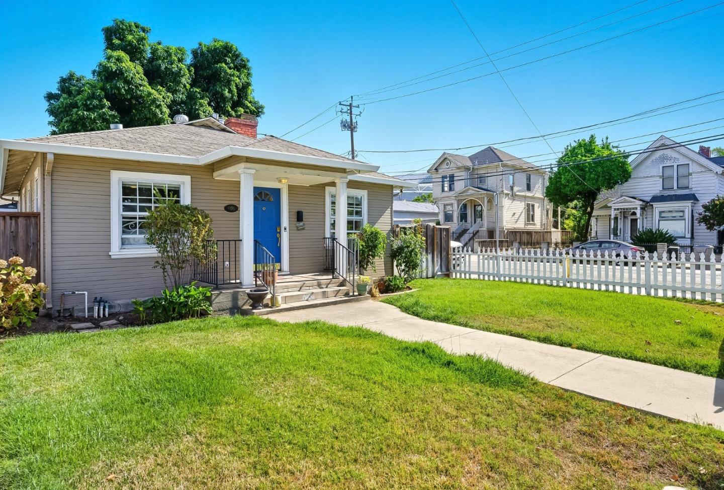 Detail Gallery Image 2 of 31 For 496 Autumn Ct, San Jose,  CA 95110 - 2 Beds | 1 Baths