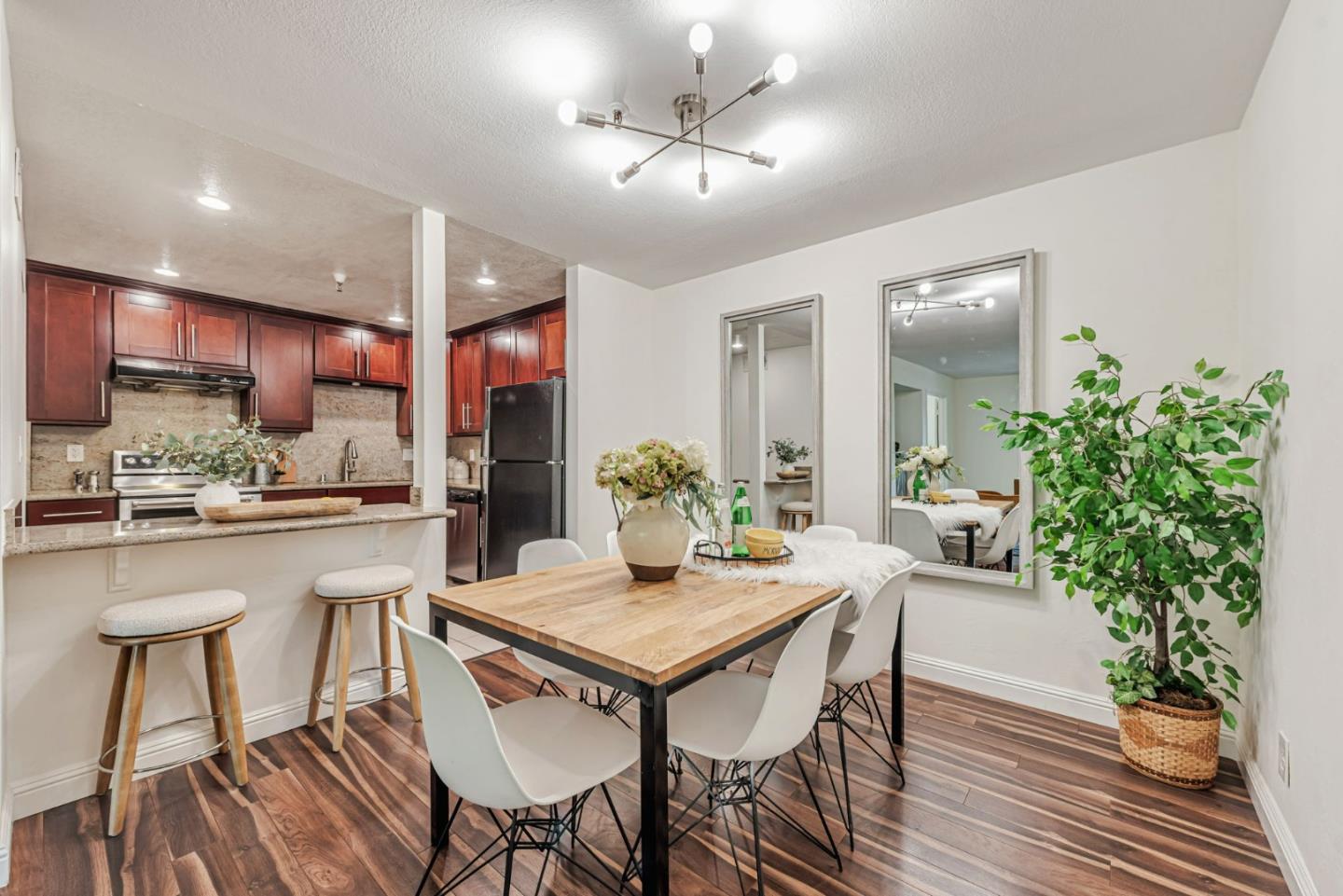 Detail Gallery Image 6 of 20 For 49 Showers Dr #W108,  Mountain View,  CA 94040 - 2 Beds | 2 Baths