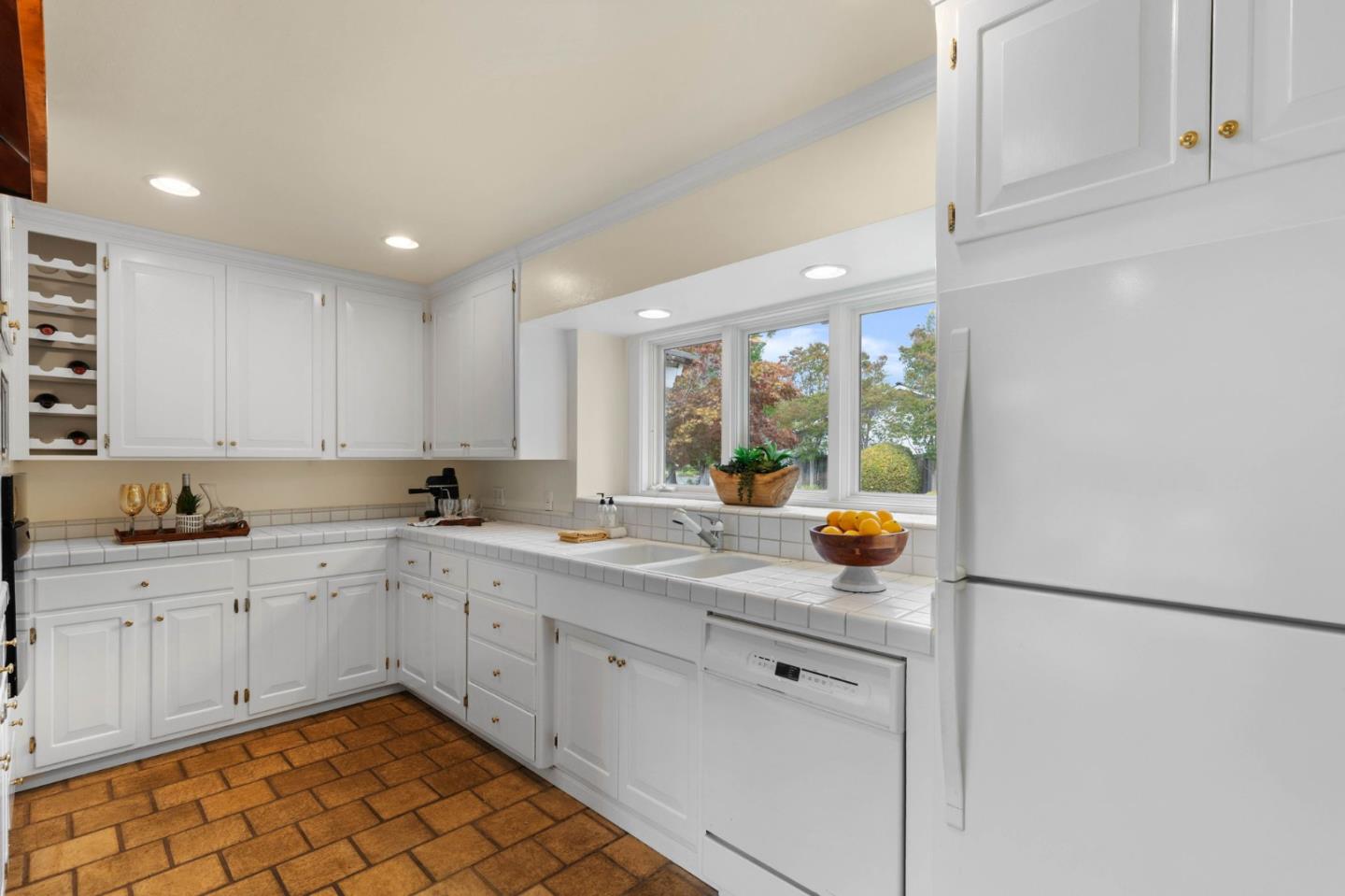 Detail Gallery Image 10 of 41 For 20290 Argonaut Dr, Saratoga,  CA 95070 - 5 Beds | 3/1 Baths