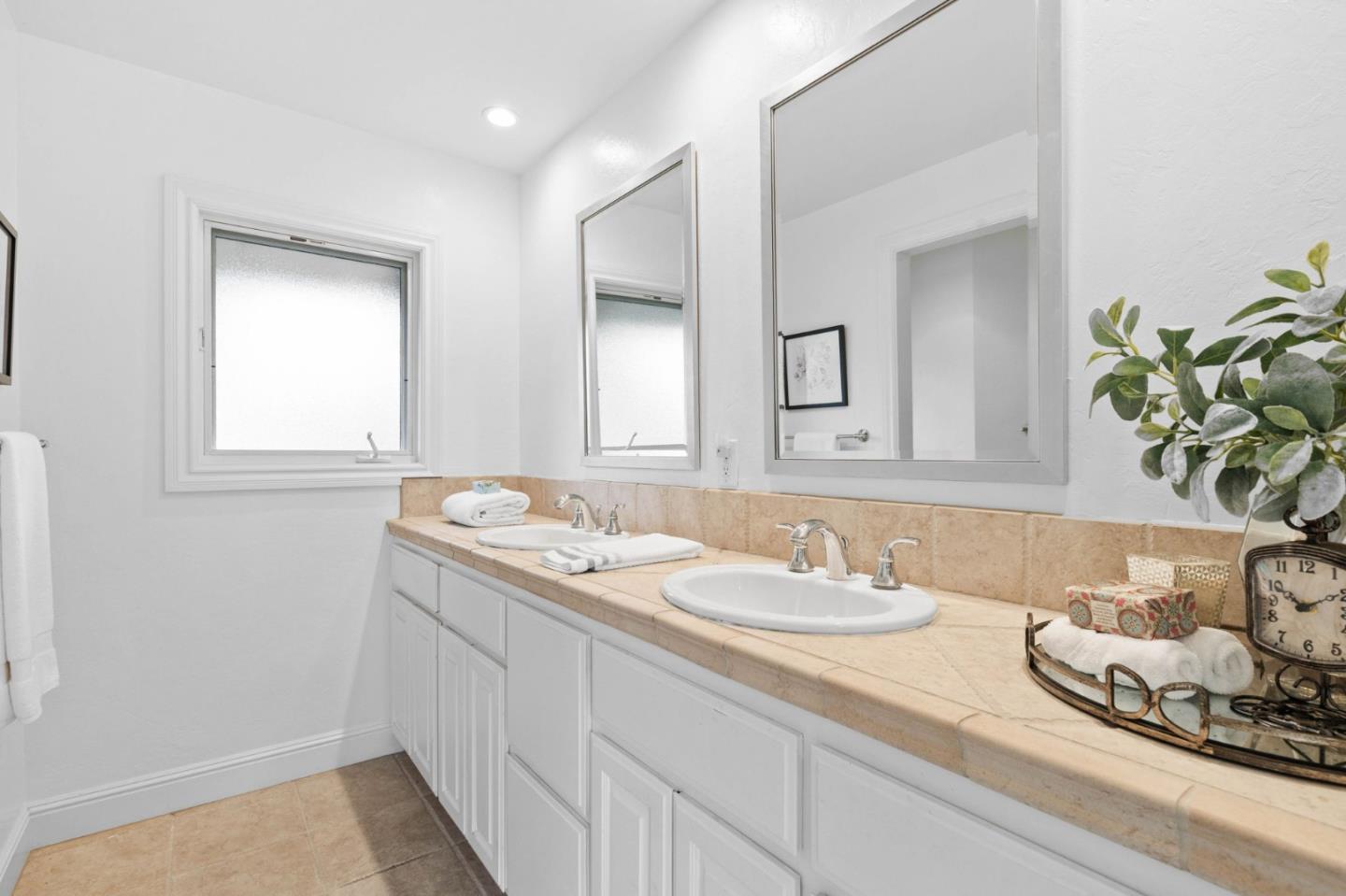 Detail Gallery Image 24 of 41 For 20290 Argonaut Dr, Saratoga,  CA 95070 - 5 Beds | 3/1 Baths