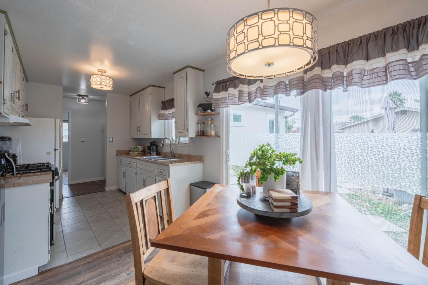 Detail Gallery Image 14 of 22 For 734 Los Coches Ave, Salinas,  CA 93906 - 3 Beds | 1/1 Baths