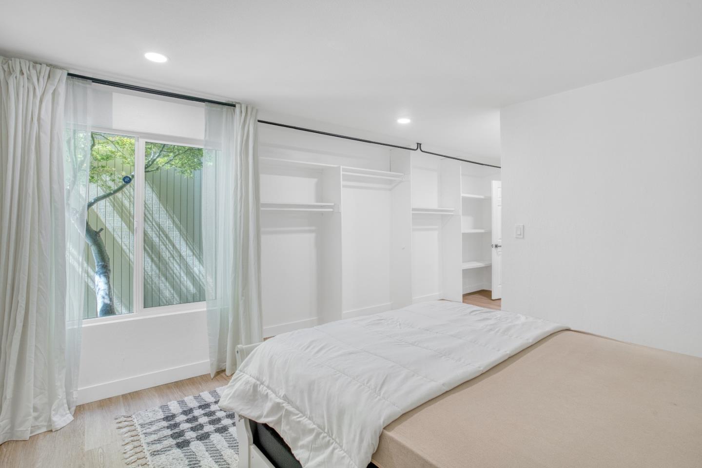 Detail Gallery Image 11 of 37 For 505 Cypress Point Dr #213,  Mountain View,  CA 94043 - 1 Beds | 1 Baths