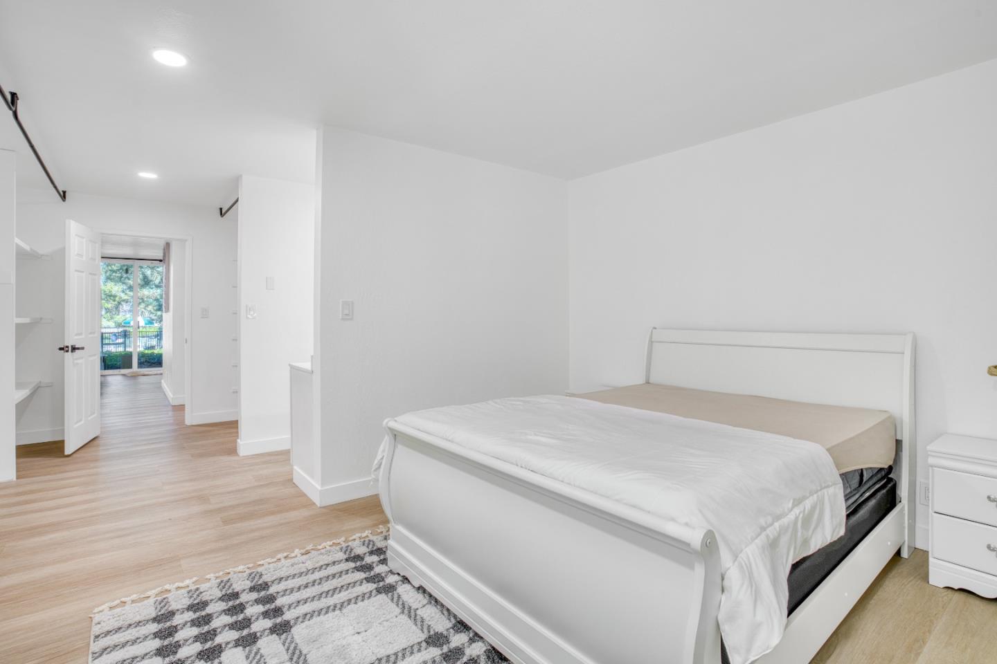 Detail Gallery Image 12 of 37 For 505 Cypress Point Dr #213,  Mountain View,  CA 94043 - 1 Beds | 1 Baths
